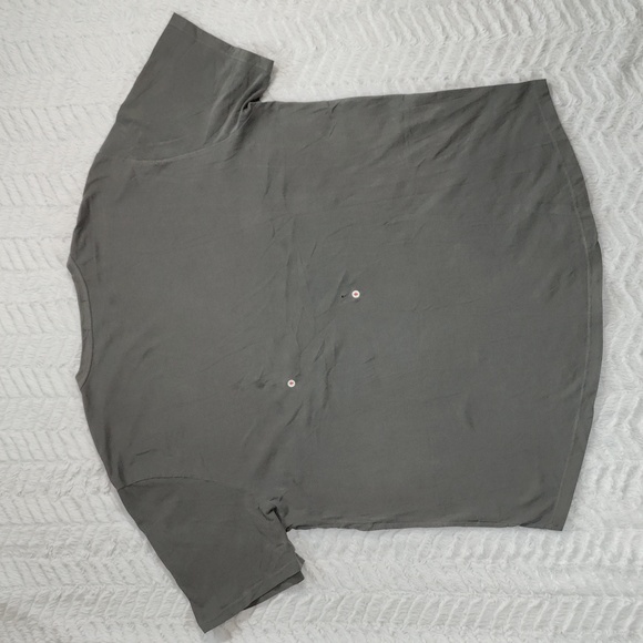 455. Buck Mason Pima Curved Hem Tee | Color: Faded Black Venice Wash - Picture 9 of 10